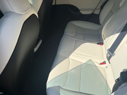 Used 2022 Tesla Model S Standard Range image 6