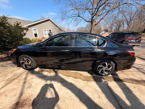Used 2016 Honda Accord LX image 9