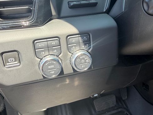Used 2022 GMC Sierra 1500 AT4 w/ AT4 Premium Package AWD/4WD image 11