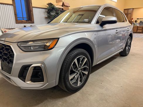 Used 2022 Audi Q5 2.0T Premium Plus w/ Premium Plus Package AWD/4WD image 11