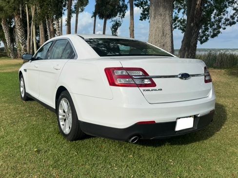 Used 2018 Ford Taurus SE FWD image 1