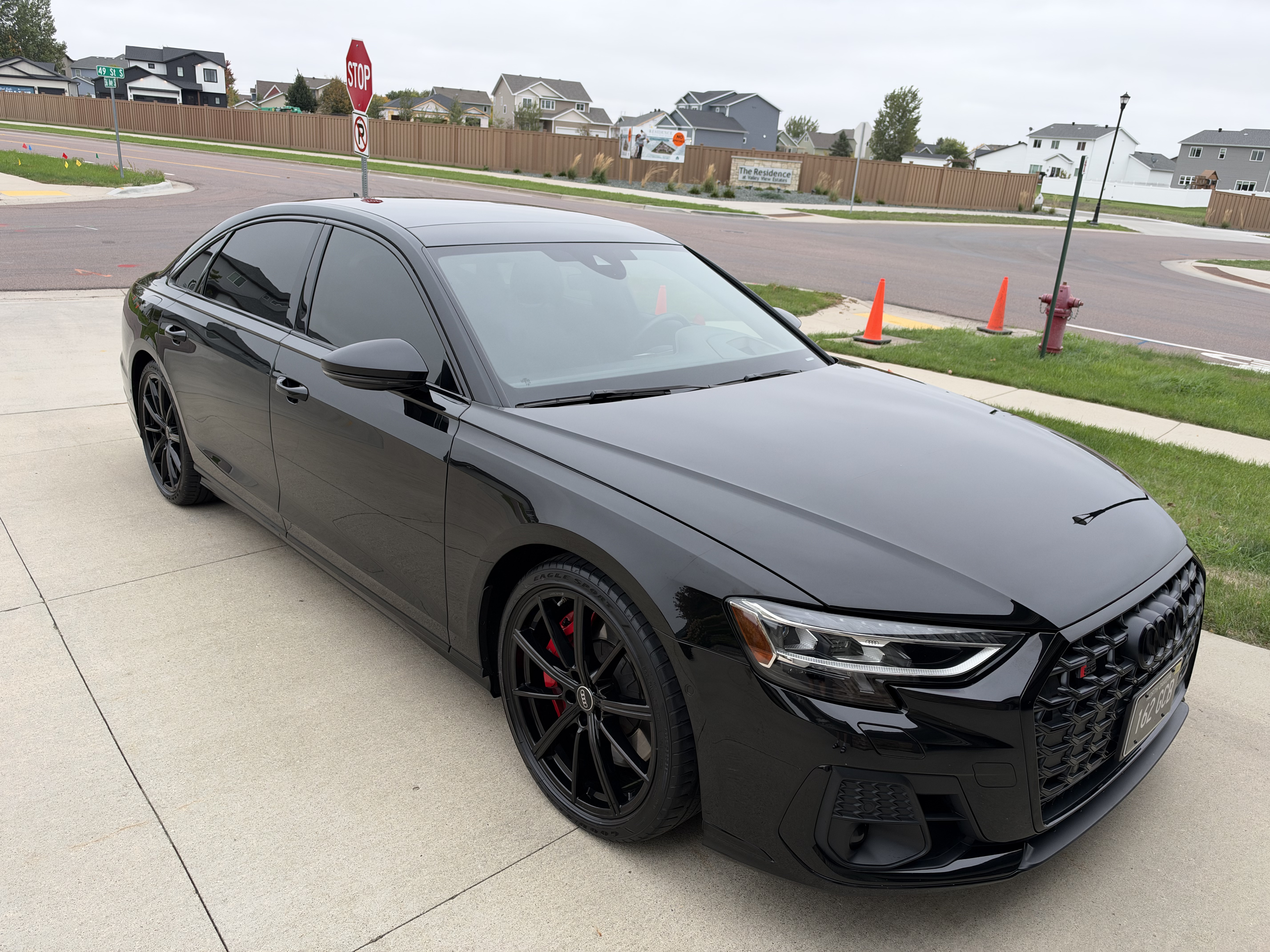 Used 2022 Audi S8 AWD/4WD image 2