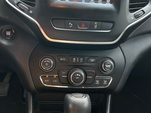 Used 2021 Jeep Cherokee Latitude Lux AWD/4WD image 6