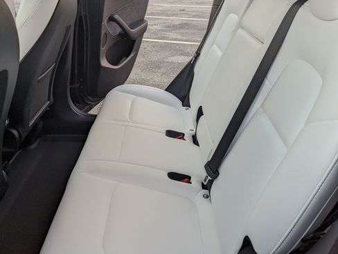 Used 2022 Tesla Model Y Long Range image 10