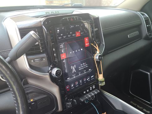 Used 2019 RAM 3500 Laramie image 12