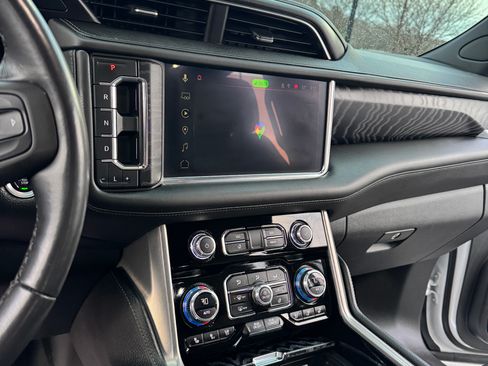 Used 2023 GMC Yukon XL Denali w/ Denali Reserve Package image 12