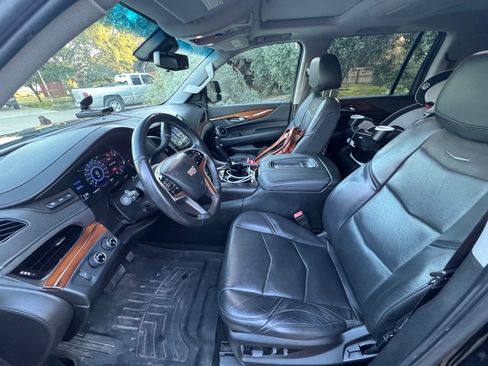 Used 2017 Cadillac Escalade ESV Luxury image 10