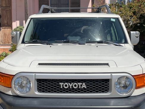 Used 2013 Toyota FJ Cruiser Sport Utility 2D w/ Upgrade Pkg image 18