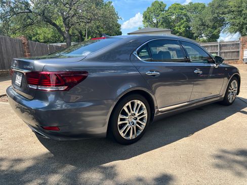Used 2013 Lexus LS 460 L w/ Preferred Accessory Package RWD image 9