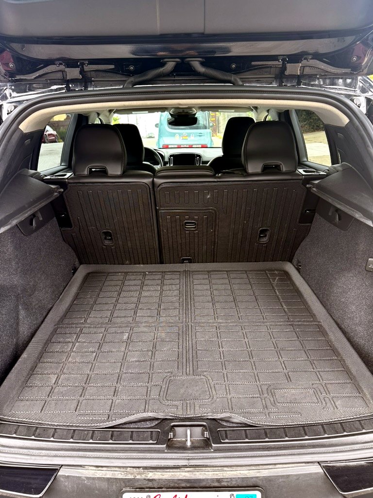 Used 2025 Volvo XC40 B5 Plus AWD/4WD image 15