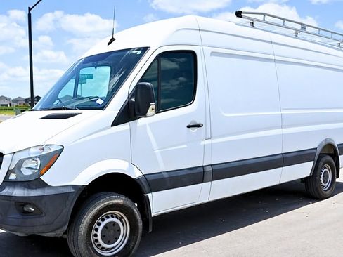 Used 2018 Mercedes-Benz Sprinter 2500 image 4