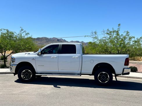 Used 2025 RAM 3500 Laramie AWD/4WD image 10