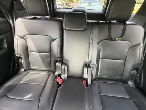 Used 2018 Ford Explorer XLT w/ Equipment Group 202A AWD/4WD image 14