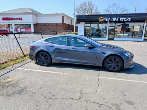 Used 2022 Tesla Model S Plaid image 2