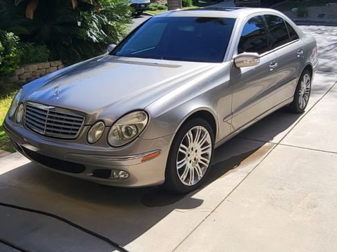 Used 2005 Mercedes-Benz E 320 Sedan image 9