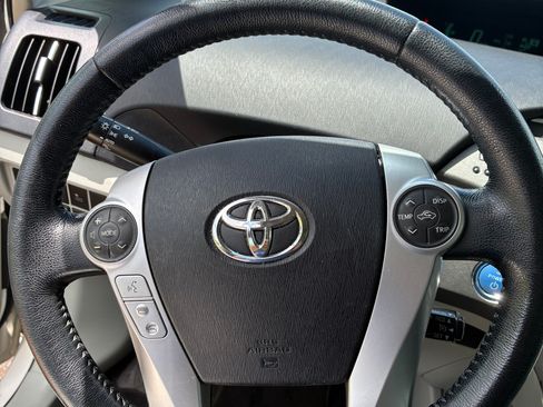 Used 2012 Toyota Prius Four w/ Deluxe Solar Roof Pkg FWD image 13