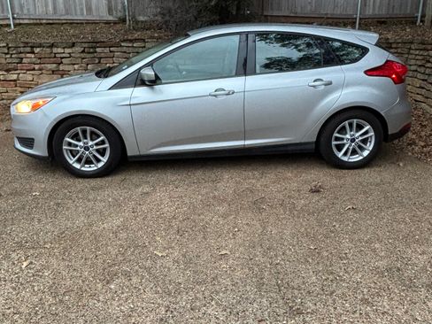 Used 2018 Ford Focus SE image 4
