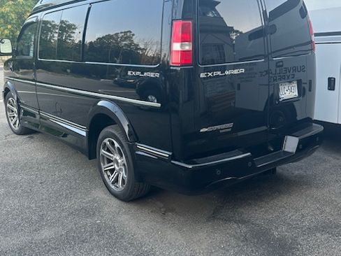 Used 2016 Chevrolet Express 2500 Van 3D image 2