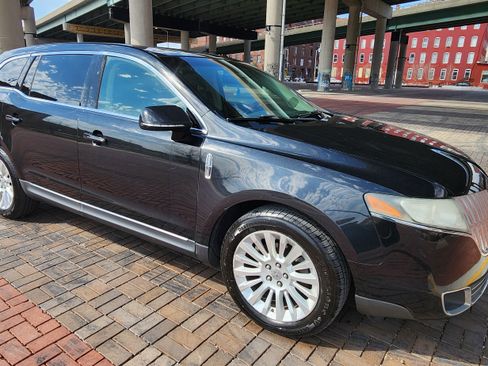 Used 2011 Lincoln MKT AWD w/ 101A Rapid Spec Order Code image 1