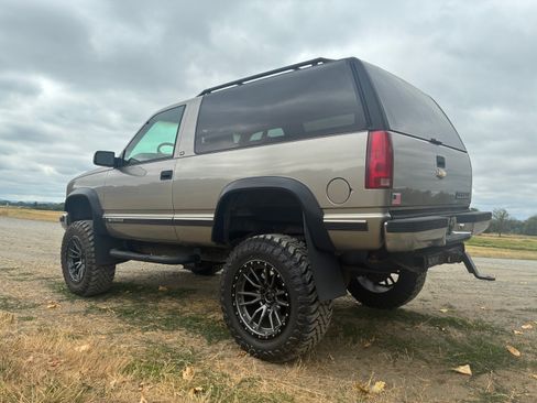 Used 1998 Chevrolet Tahoe 4WD 2-Door w/ Preferred Equipment Group 2 image 1
