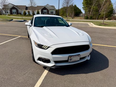 Used 2016 Ford Mustang GT Premium w/ Black Accent Package RWD image 11