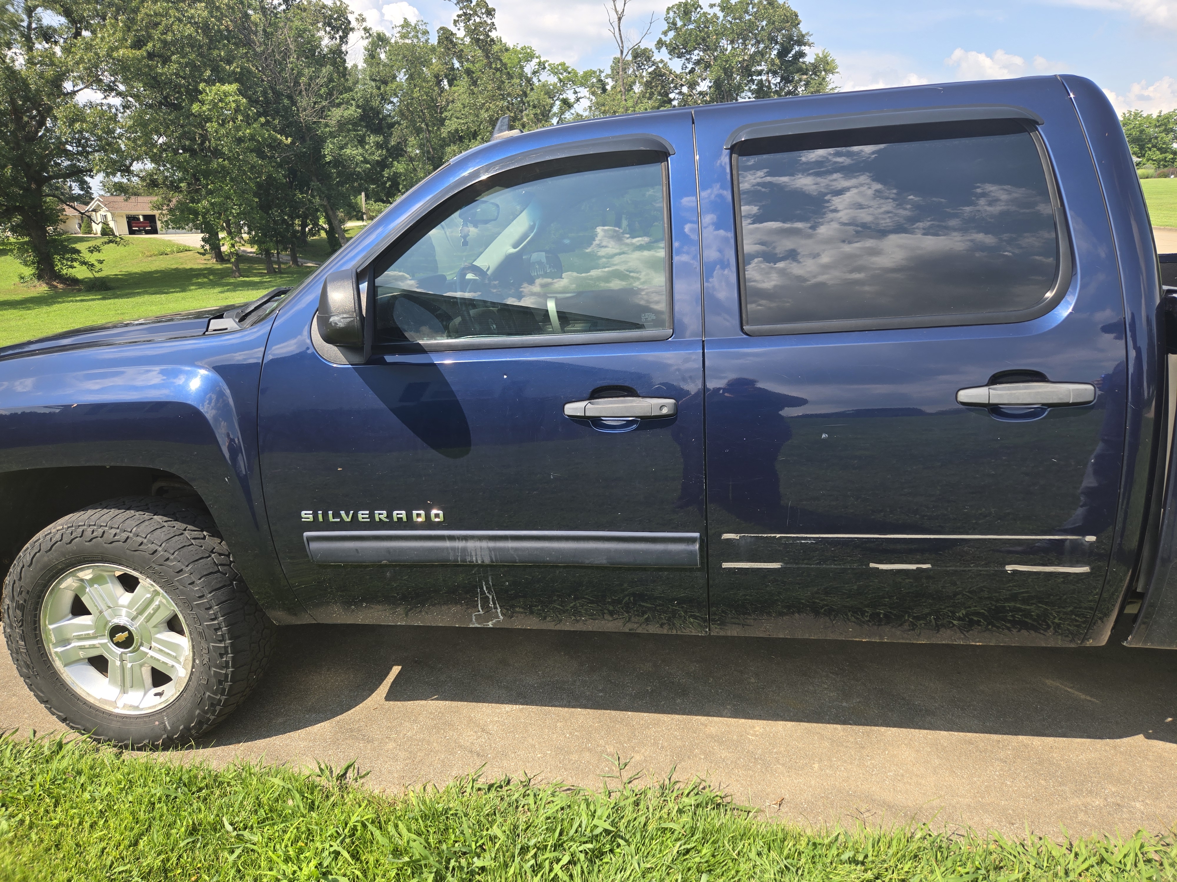 Used 2010 Chevrolet Silverado 1500 LT w/ Power Pack Plus AWD/4WD image 9
