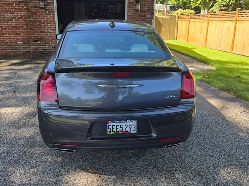 Used 2019 Chrysler 300 S w/ S Model Appearance Package RWD image 4