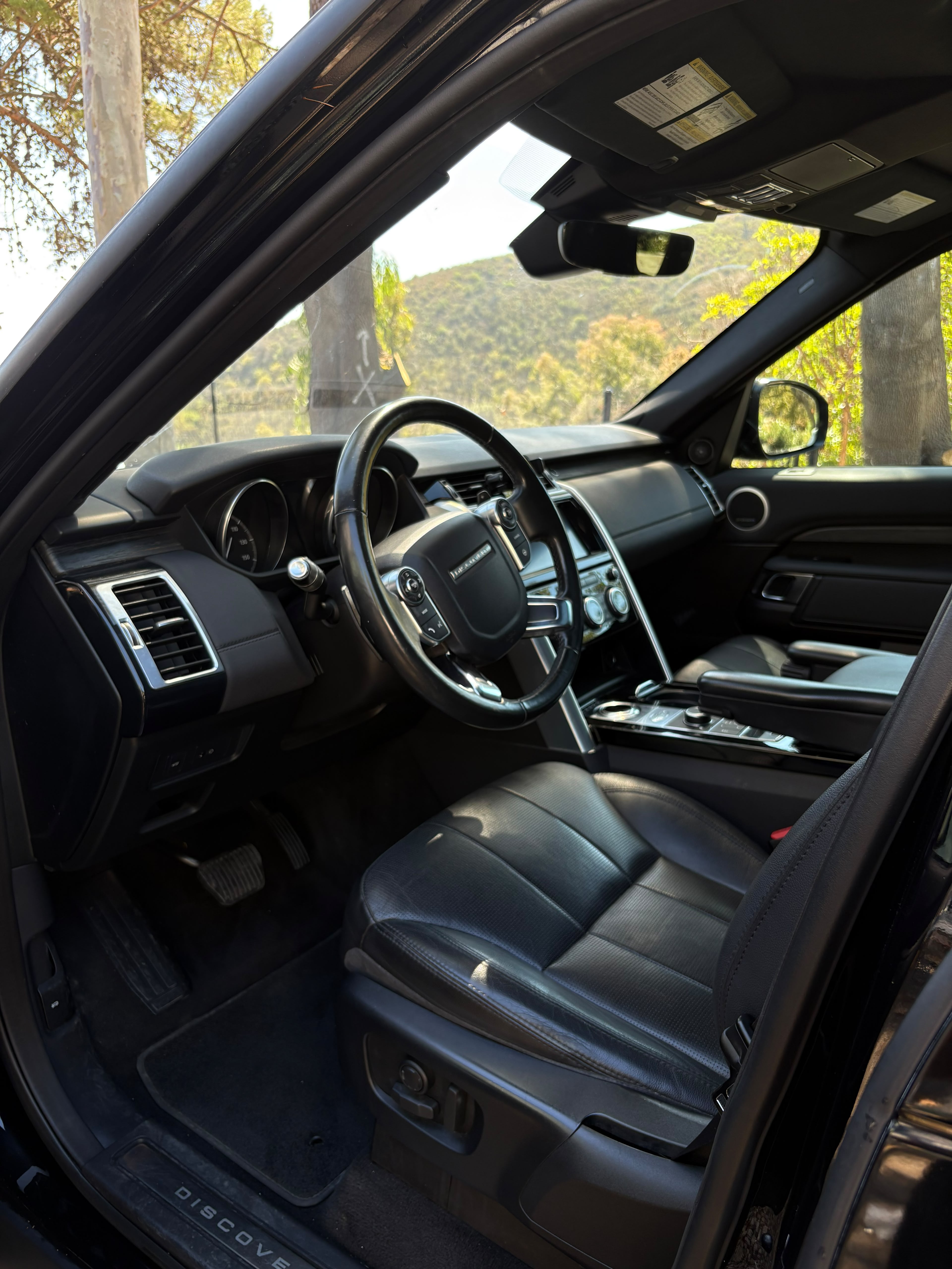 Used 2017 Land Rover Discovery HSE AWD/4WD image 12