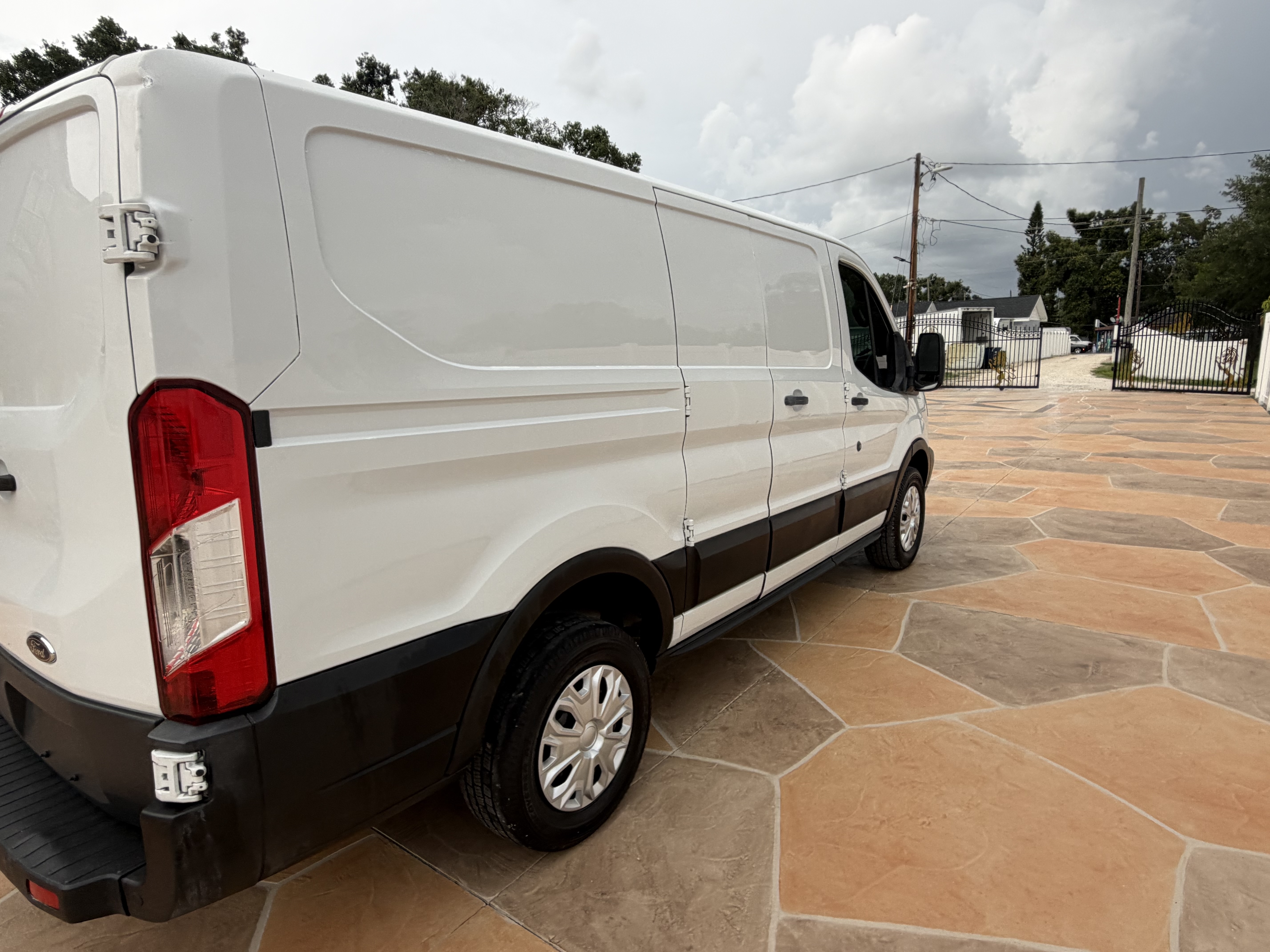 Used 2015 Ford Transit 250 130 Low Roof RWD image 6