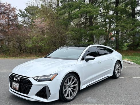 Used 2025 Audi RS 7 Performance w/ Executive Package image 2