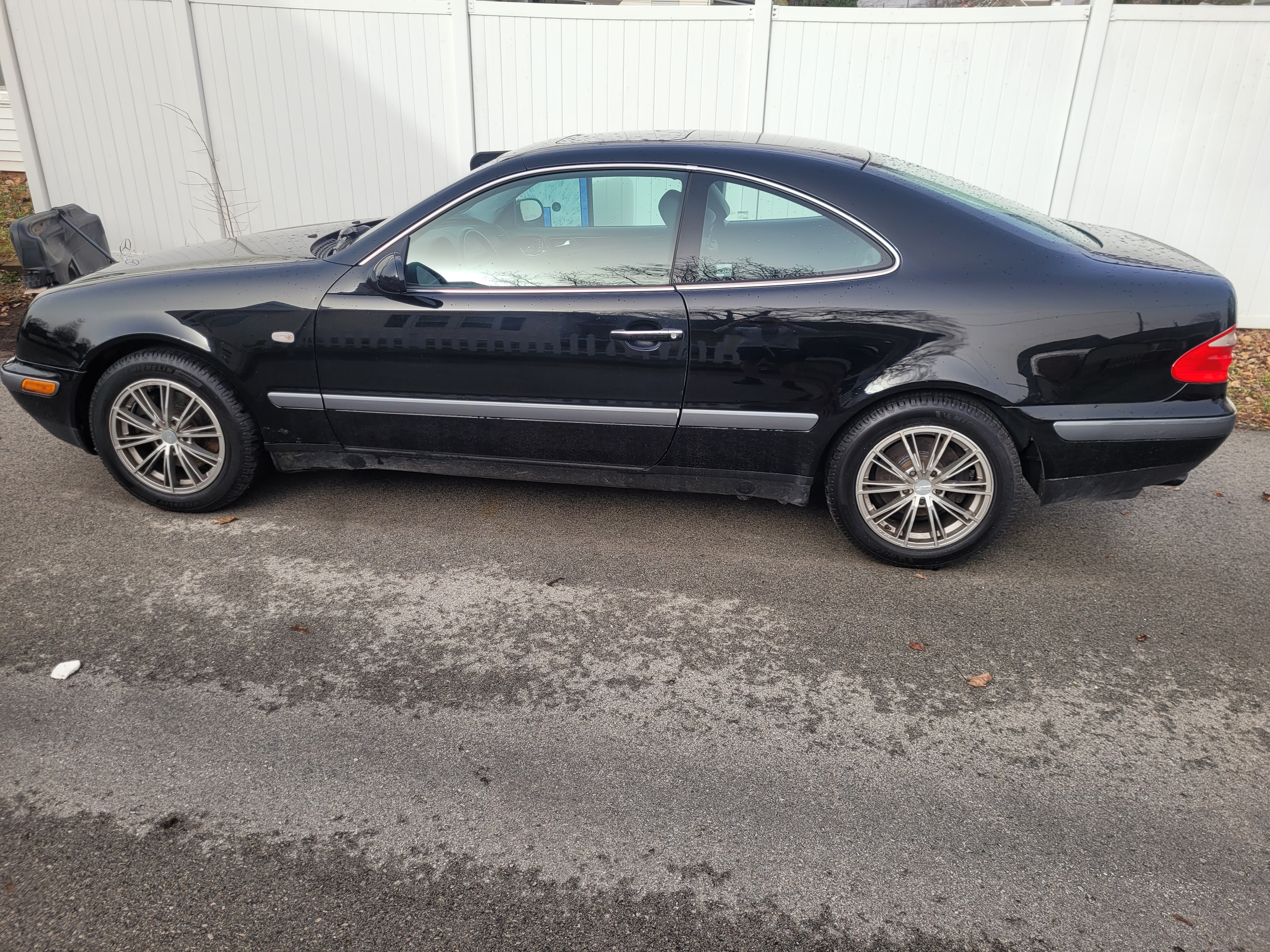 Used 1998 Mercedes-Benz CLK 320 Coupe image 17