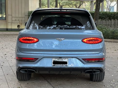 Used 2022 Bentley Bentayga image 6