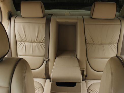 Used 2004 Jaguar XJ8 image 17