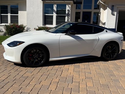 Used 2025 Nissan Z Performance w/ Floor Mat Package RWD image 5