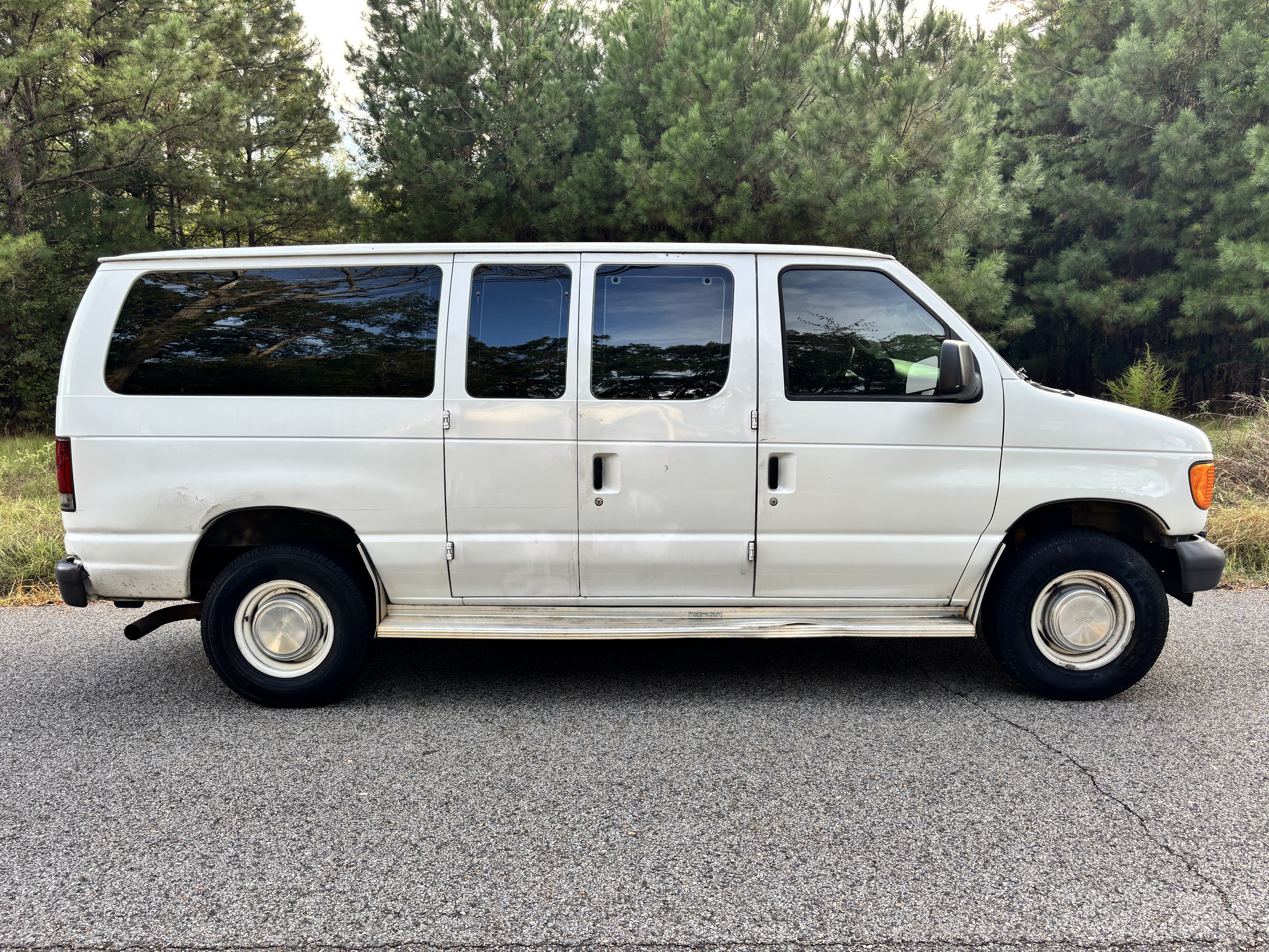 Used 2006 Ford E-350 and Econoline 350 XL RWD image 1