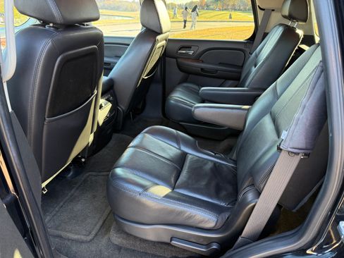 Used 2007 GMC Yukon SLT w/ SLT Preferred Equipment Group image 16