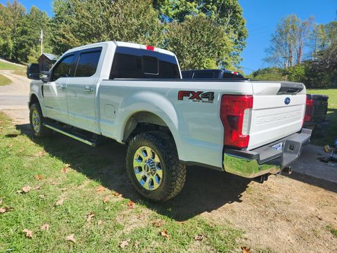 Used 2017 Ford F250 Lariat w/ Lariat Ultimate Package image 4
