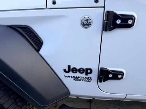 Used 2021 Jeep Wrangler Unlimited Sport image 10