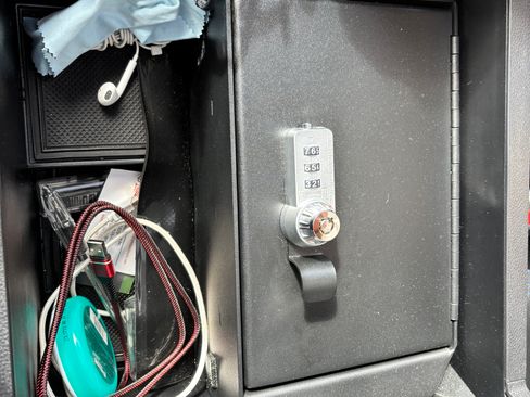 Used 2024 Toyota Tundra Platinum image 13