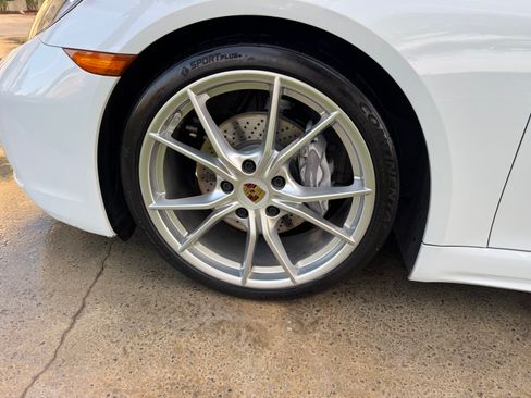 Used 2019 Porsche 718 Cayman image 11