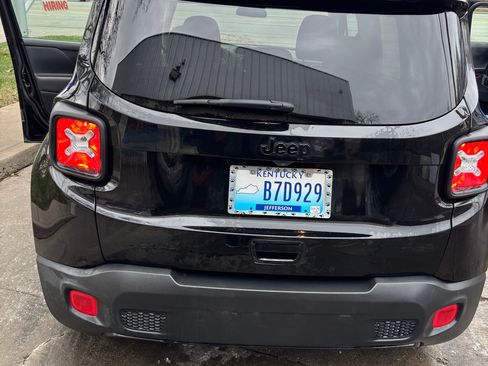 Used 2018 Jeep Renegade Altitude image 19