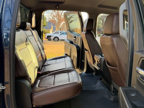 Used 2021 Chevrolet Silverado 1500 LT w/ Z71 Off-Road Package image 8