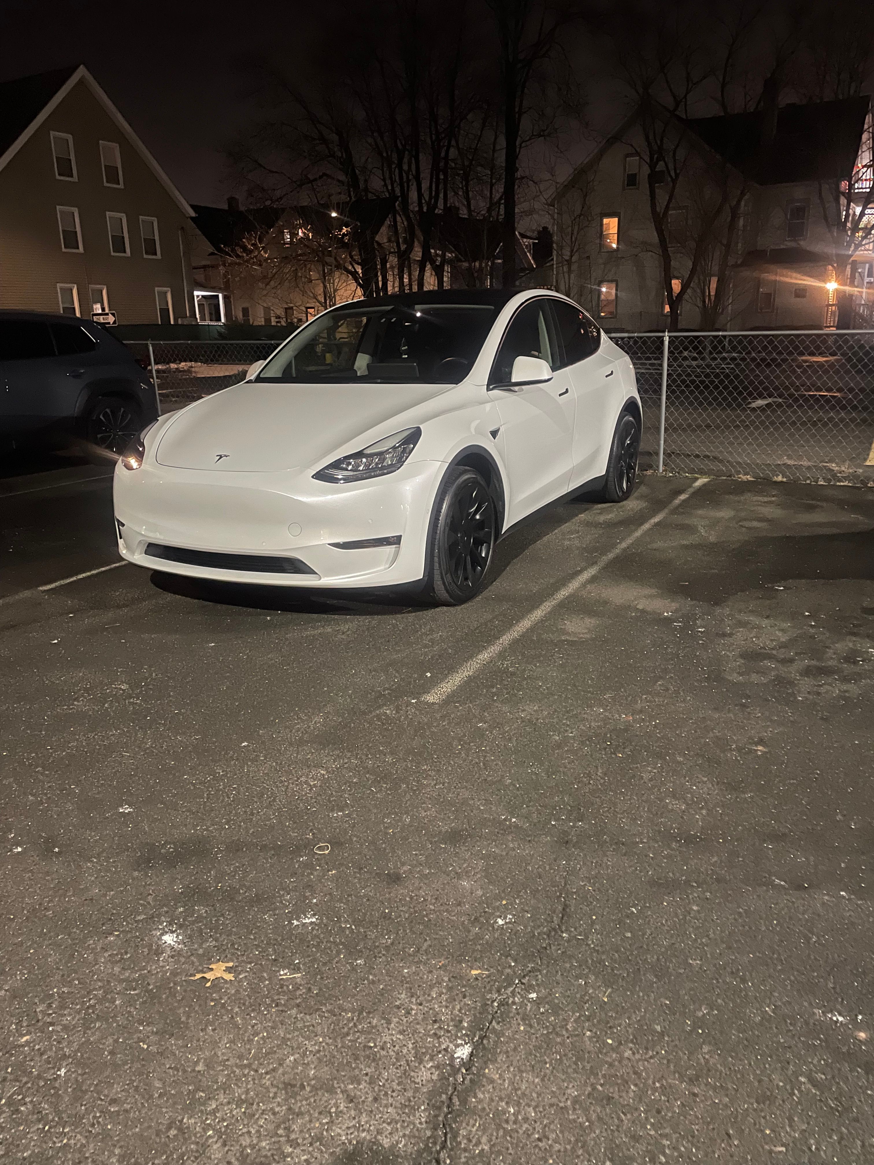 Used 2022 Tesla Model Y Long Range AWD/4WD image 1