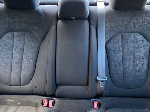 Used 2016 Chrysler 200 Limited w/ Convenience Group image 9