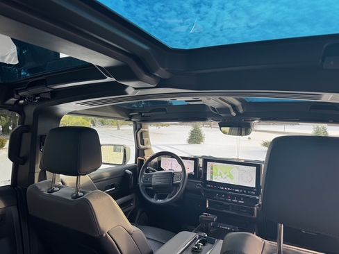 Used 2024 GMC Hummer EV 3X w/ LPO, Illumination Package image 19