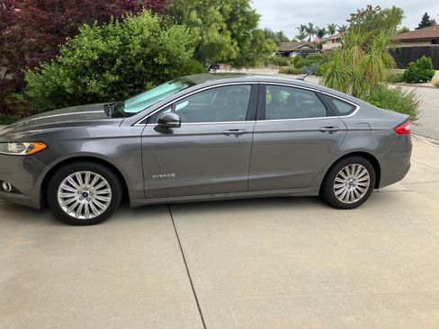 Used 2013 Ford Fusion SE FWD image 3