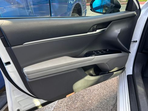 Used 2018 Toyota Camry LE FWD image 16