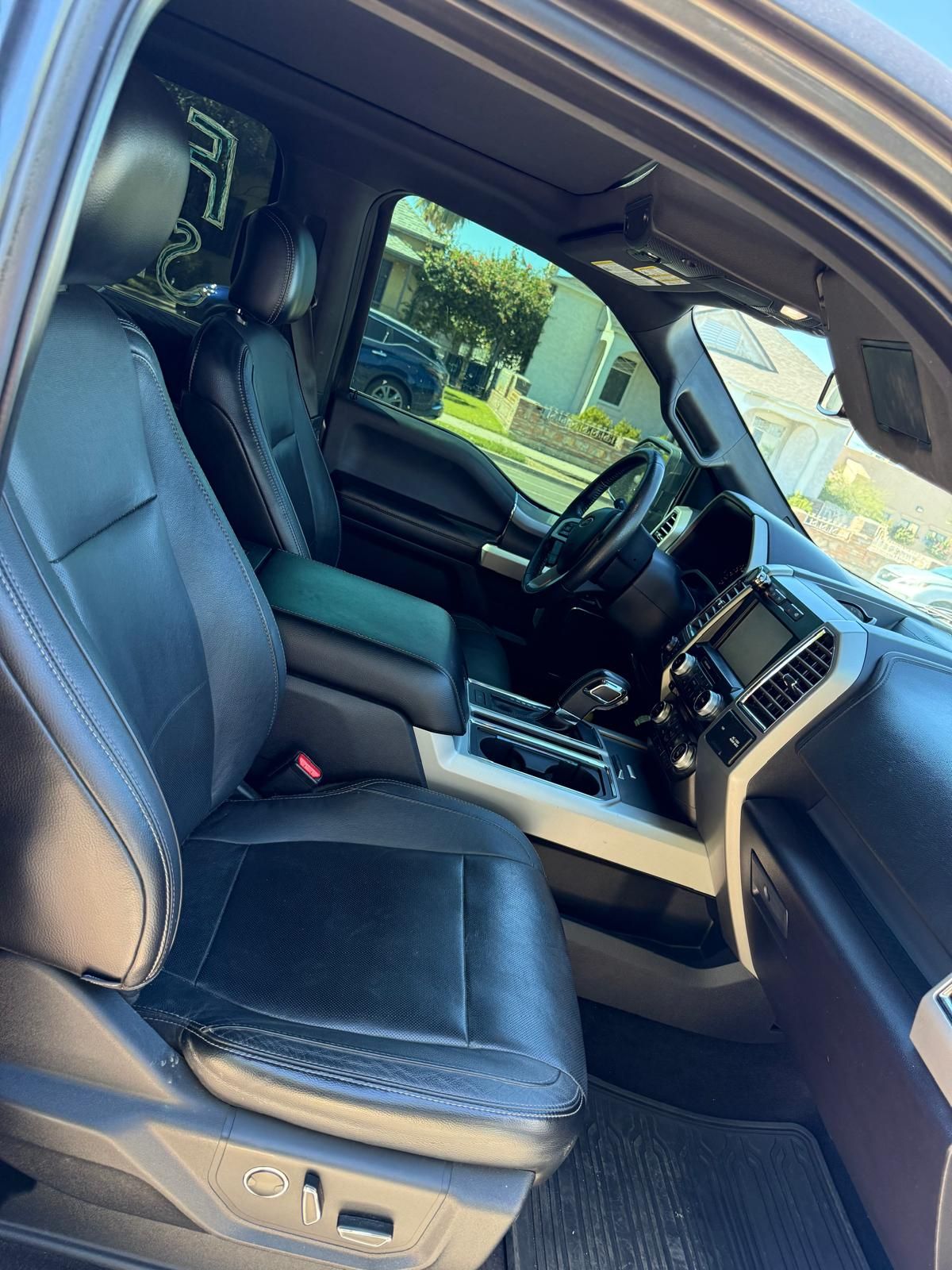 Used 2015 Ford F150 Lariat w/ Equipment Group 502A Luxury AWD/4WD image 8