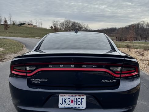 Used 2017 Dodge Charger SXT w/ AWD Plus Group image 19