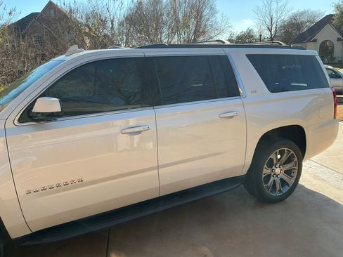 Used 2015 Chevrolet Suburban LT w/ Luxury Package image 11